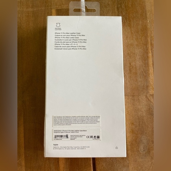 NEW Apple iPhone 11 Pro Max Black Leather Case NWT - Picture 2 of 5